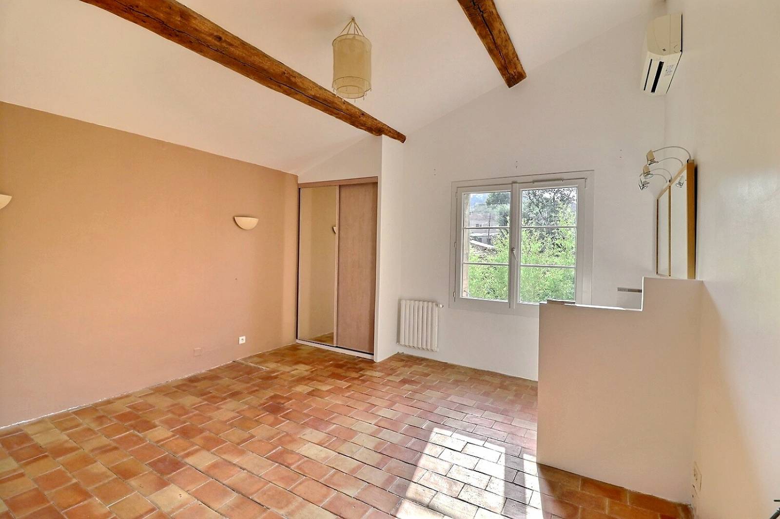 Belle villa proche des plages avec piscine sur deux niveaux