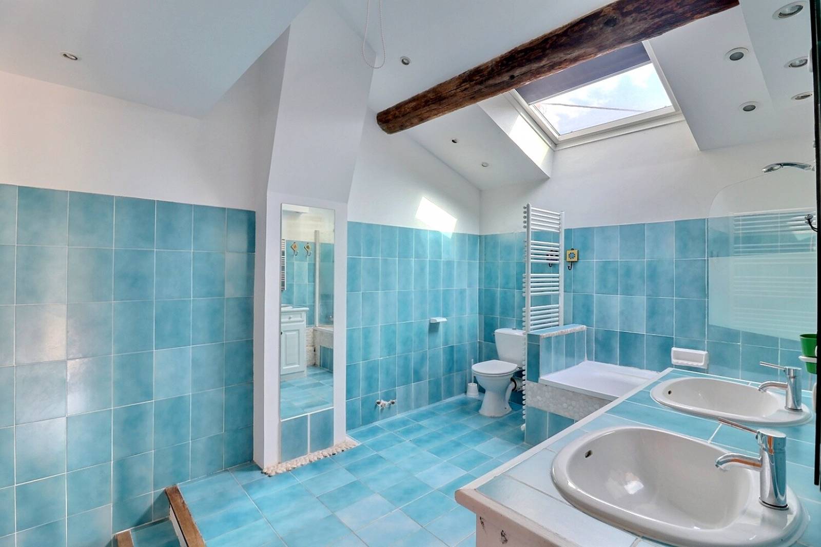 Villa avec 5 chambres dont une en rez-de-chaussé, proche des commerces