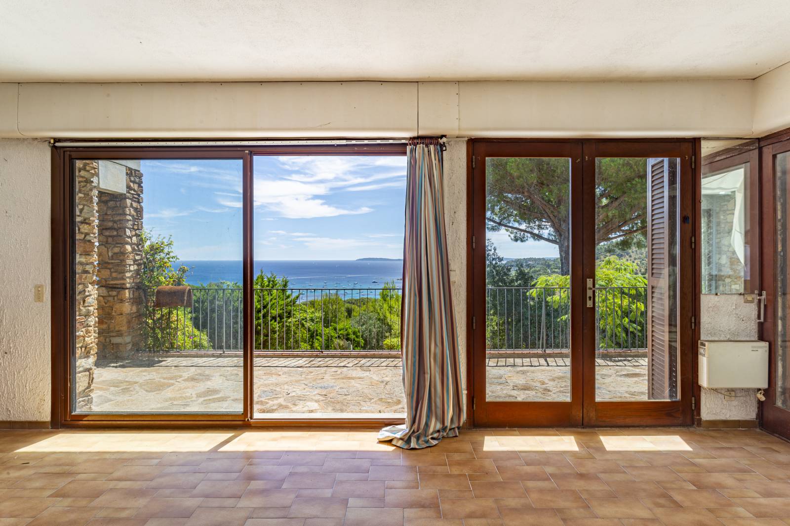 Séjour vue mer Cap Nègre