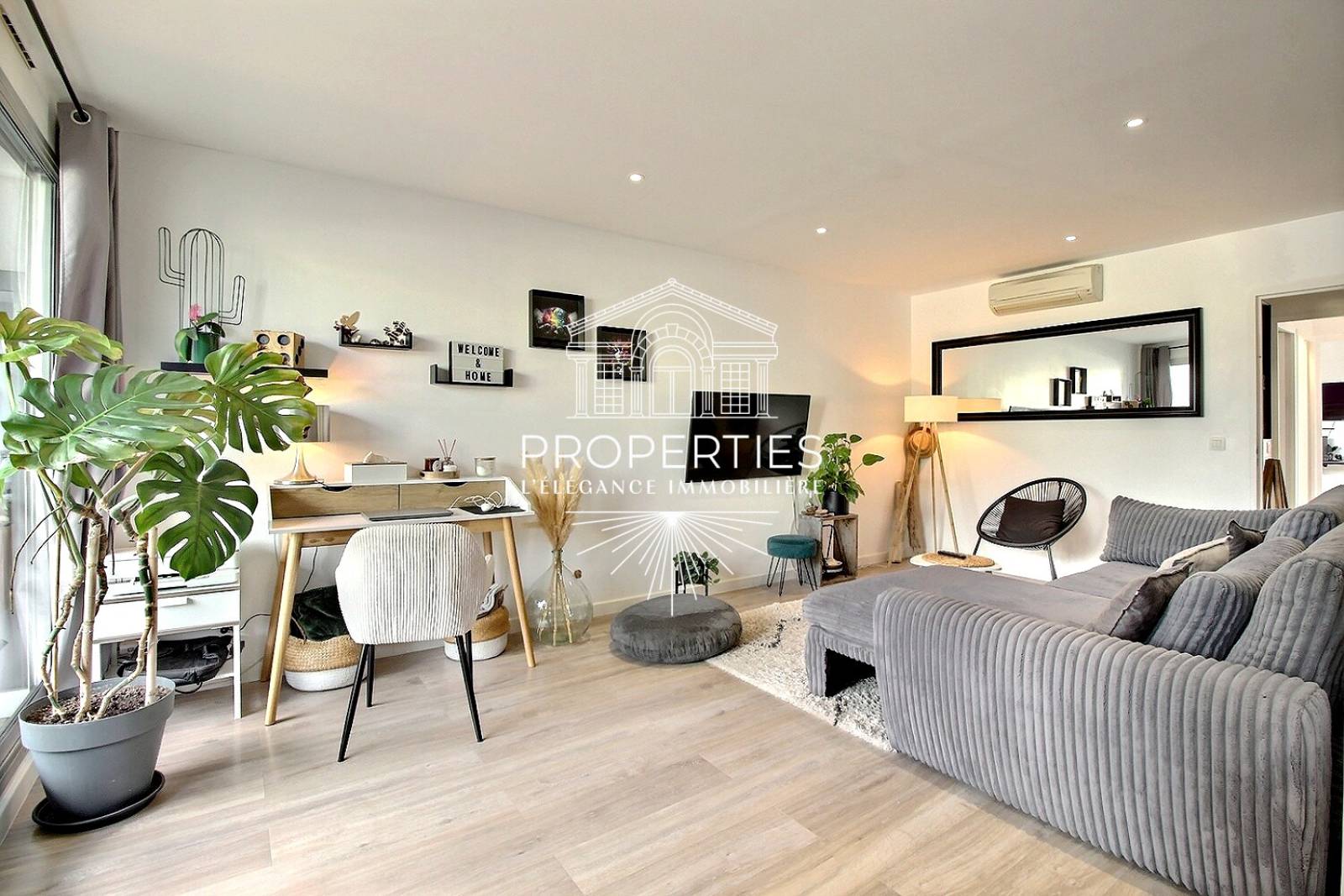 À vendre au Lavandou, lumineux T3 entièrement rénové dans résidence sécurisée proche plages et commodités