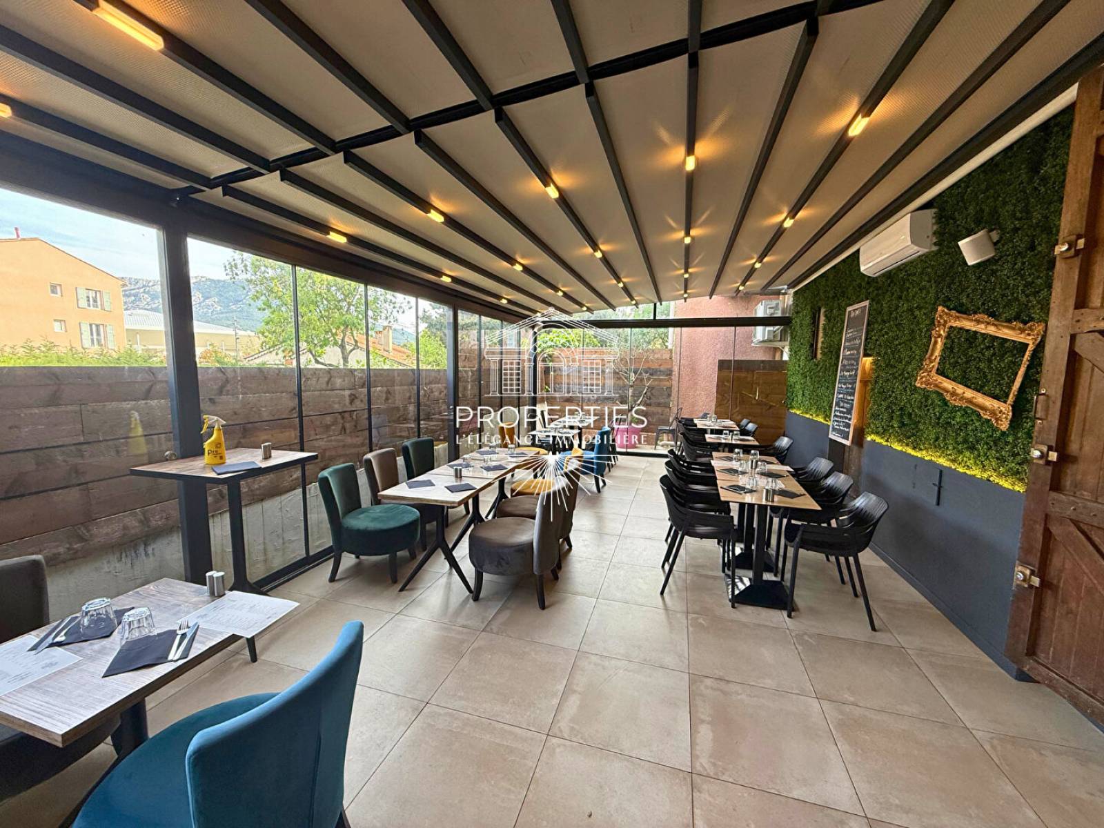 À céder à La Garde 83 restaurant dynamique de 80 m² avec terrasse et excellente notoriété