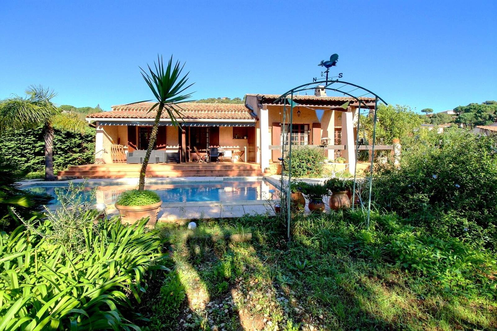 À vendre maison avec mezzanine et jardin plat à Bormes-les-Mimosas