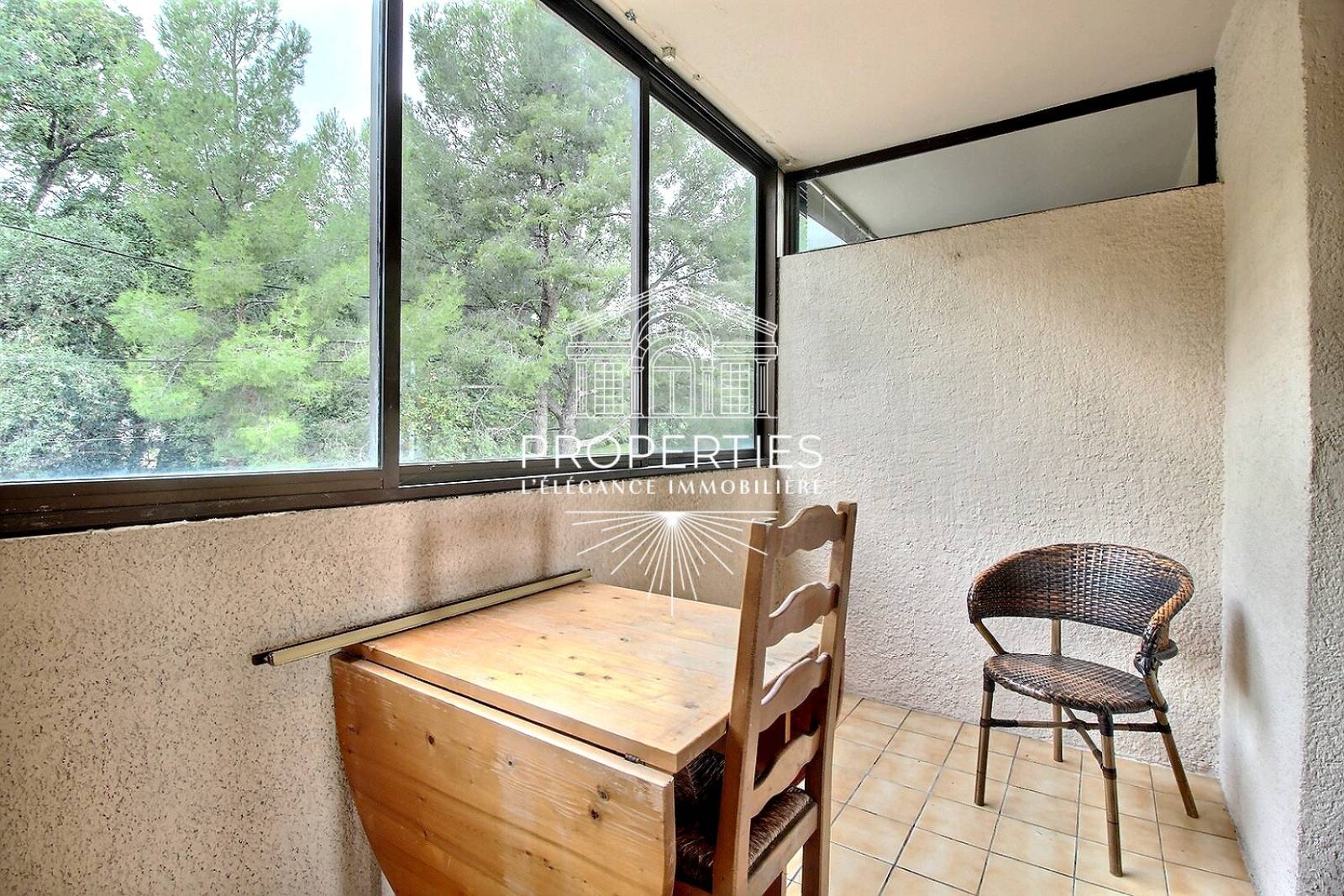 À vendre charmant studio idéal pour investissement locatif ou pied-à-terre à La Favière à deux pas des plages de Bormes-les-Mimosas