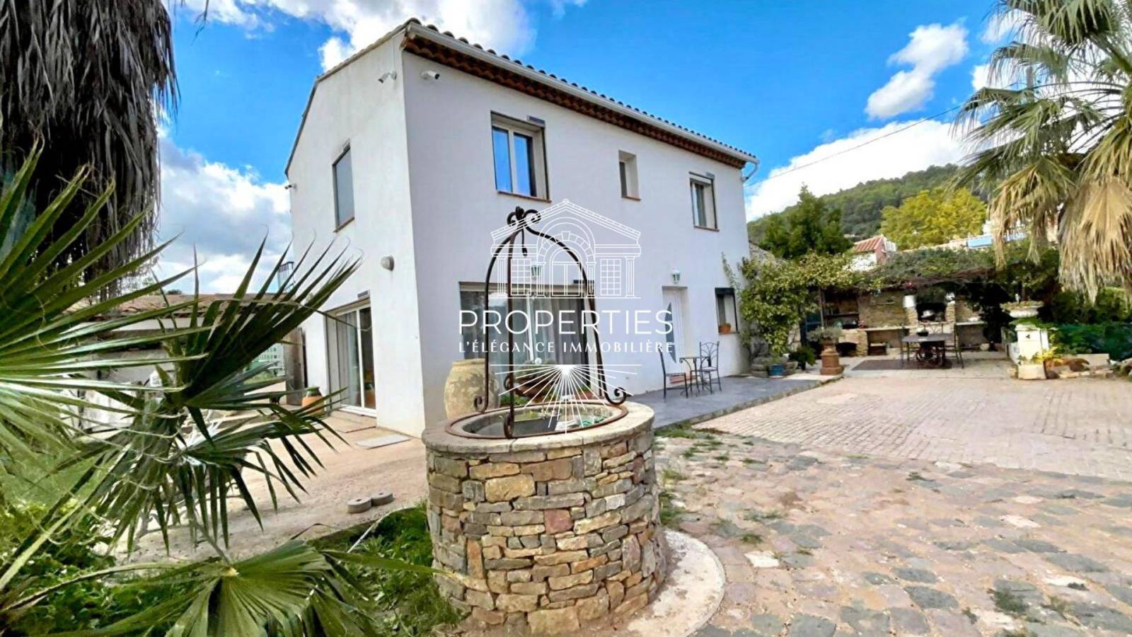 À VENDRE bien rare avec dépendance indépendante et possibilité de construction supplémentaire