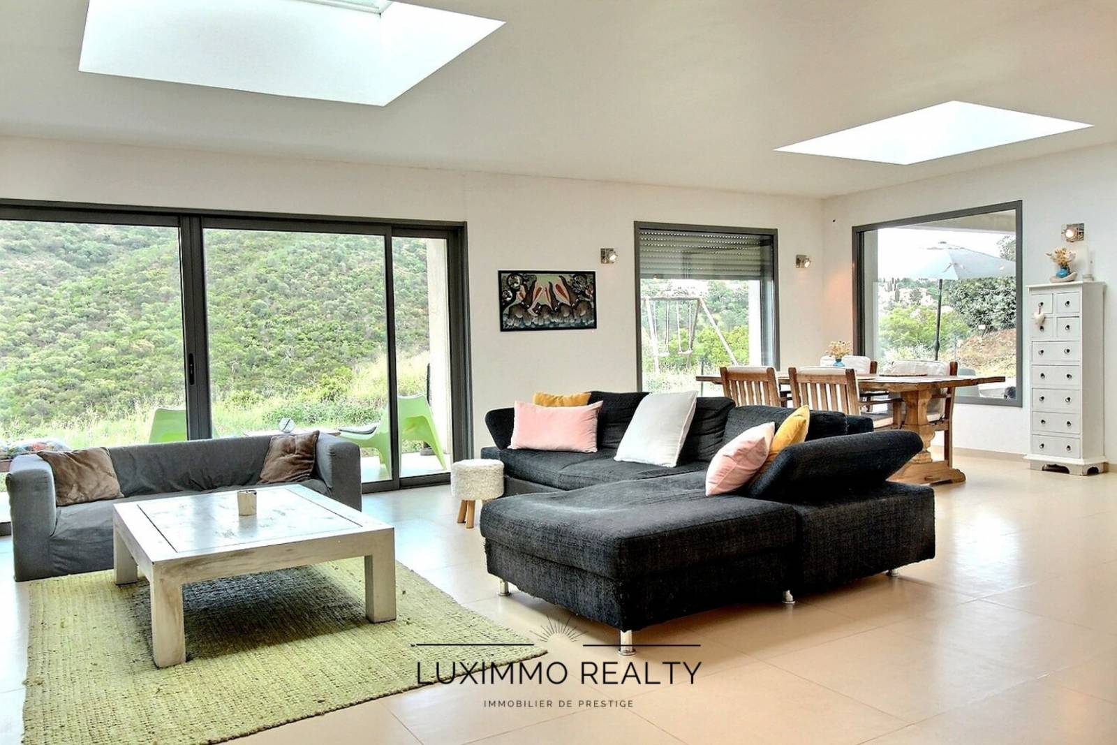 grande villa récente sur grand terrain avec piscine toulon