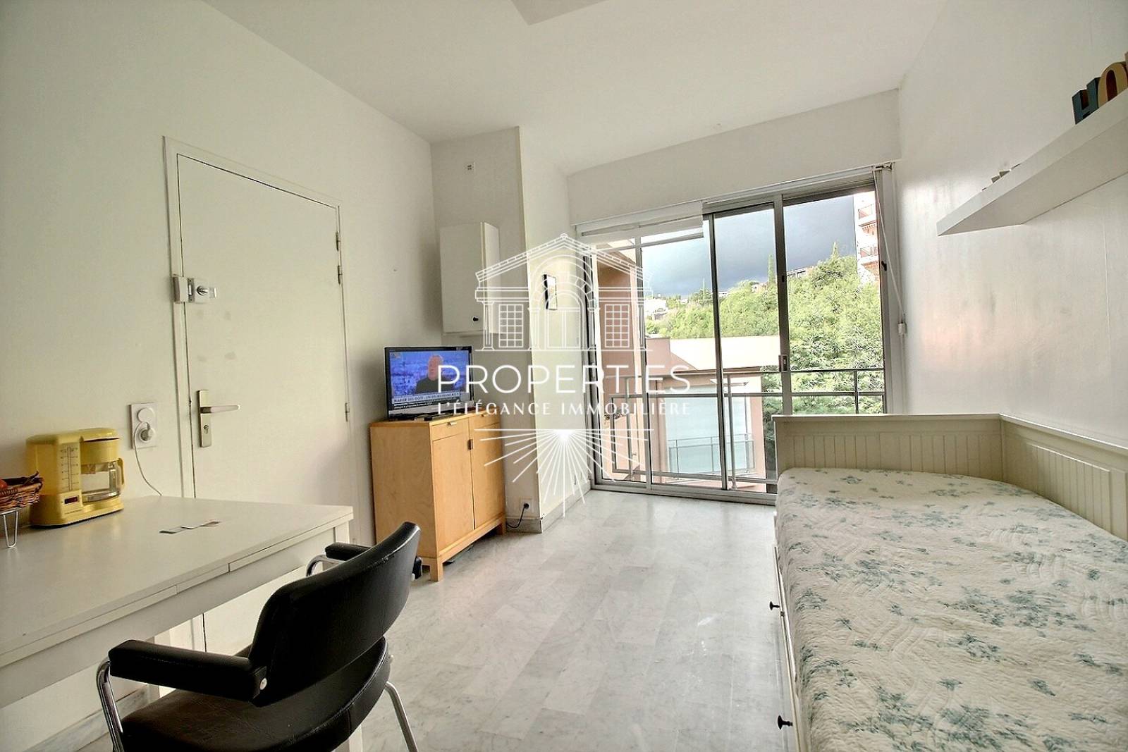 À vendre studio lumineux au deuxième étage d’une résidence agréable au Lavandou