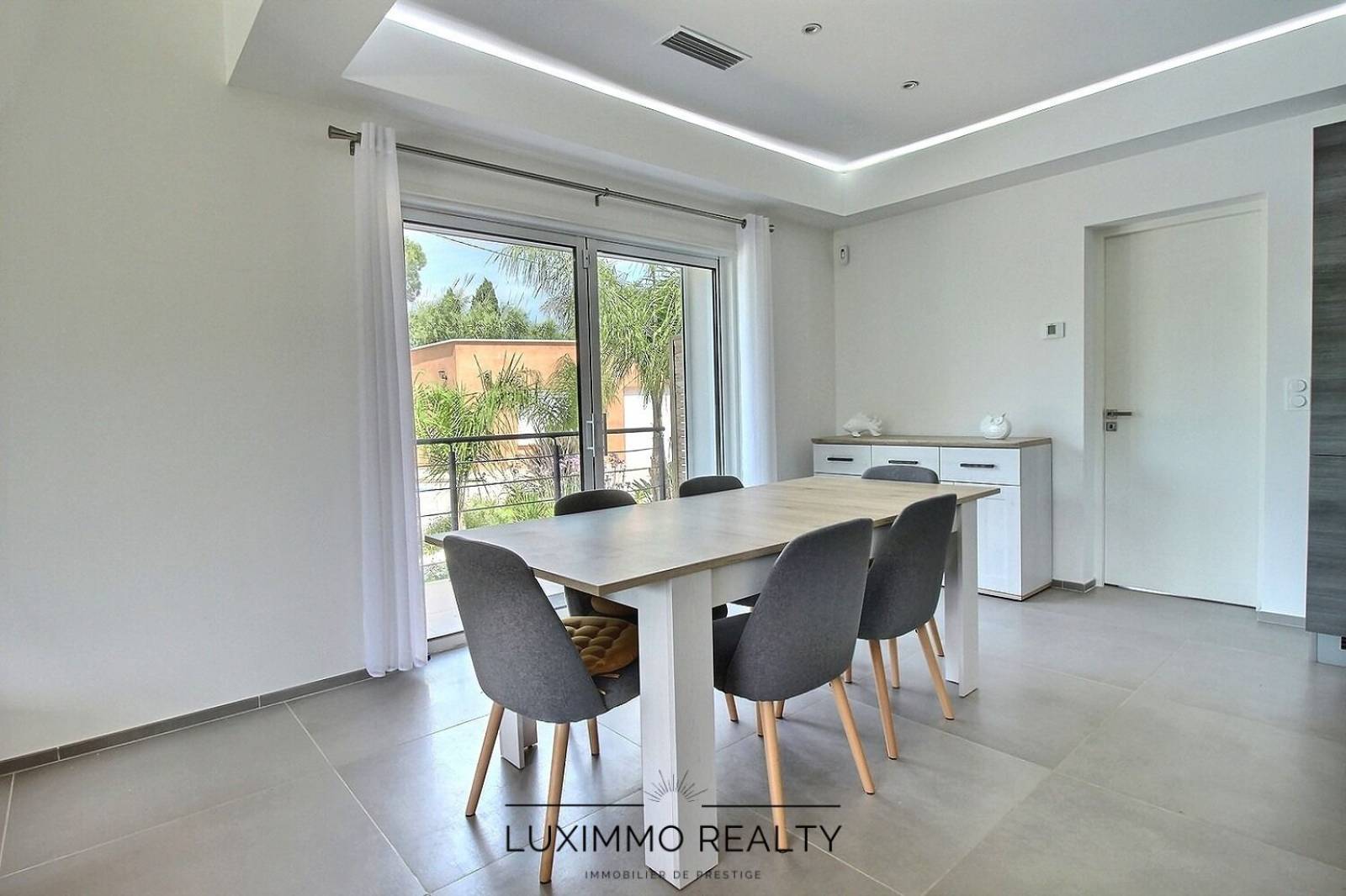 Maison Hyères avec piscine et terrain