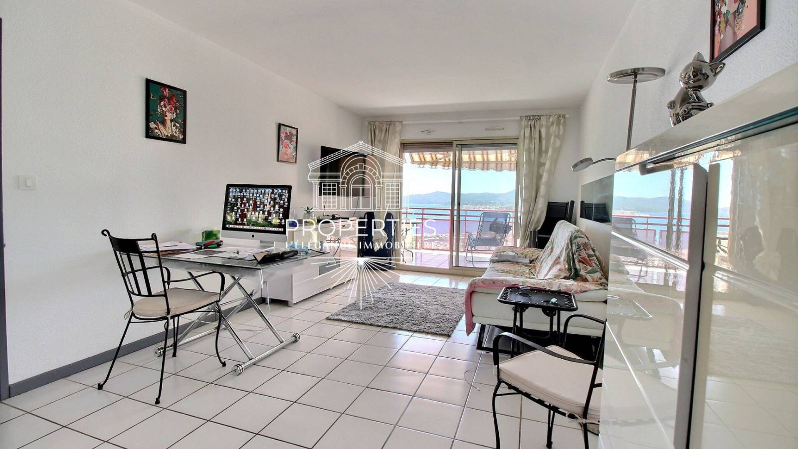 À vendre dans le 83, superbe appartement T3 au Lavandou, résidence sécurisée, terrasse et vue mer
