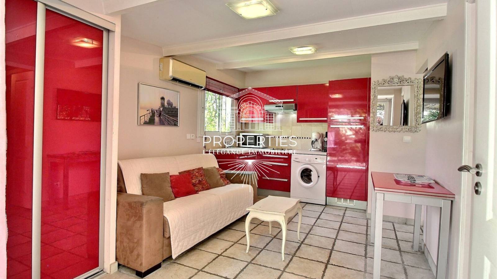 Mise sur le marché appartement T4 haut de gamme au Lavandou avec dépendance et prestations de grand standing