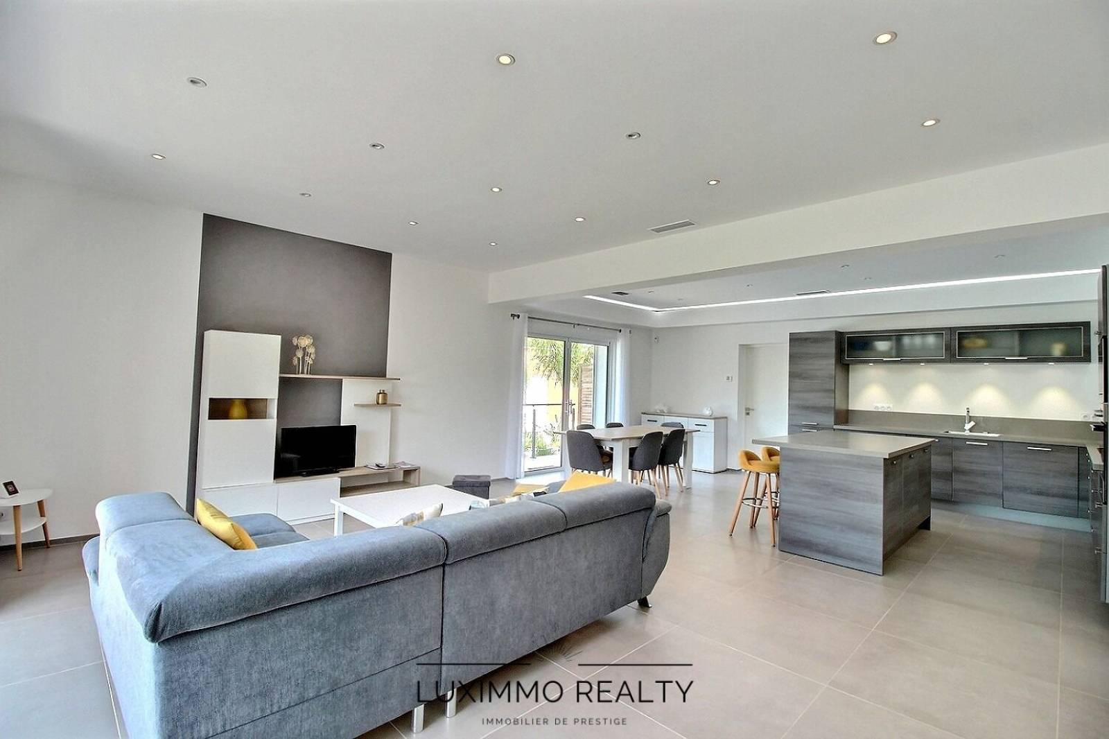 vente Maison à bormes les mimosas avec piscine et grand terrain