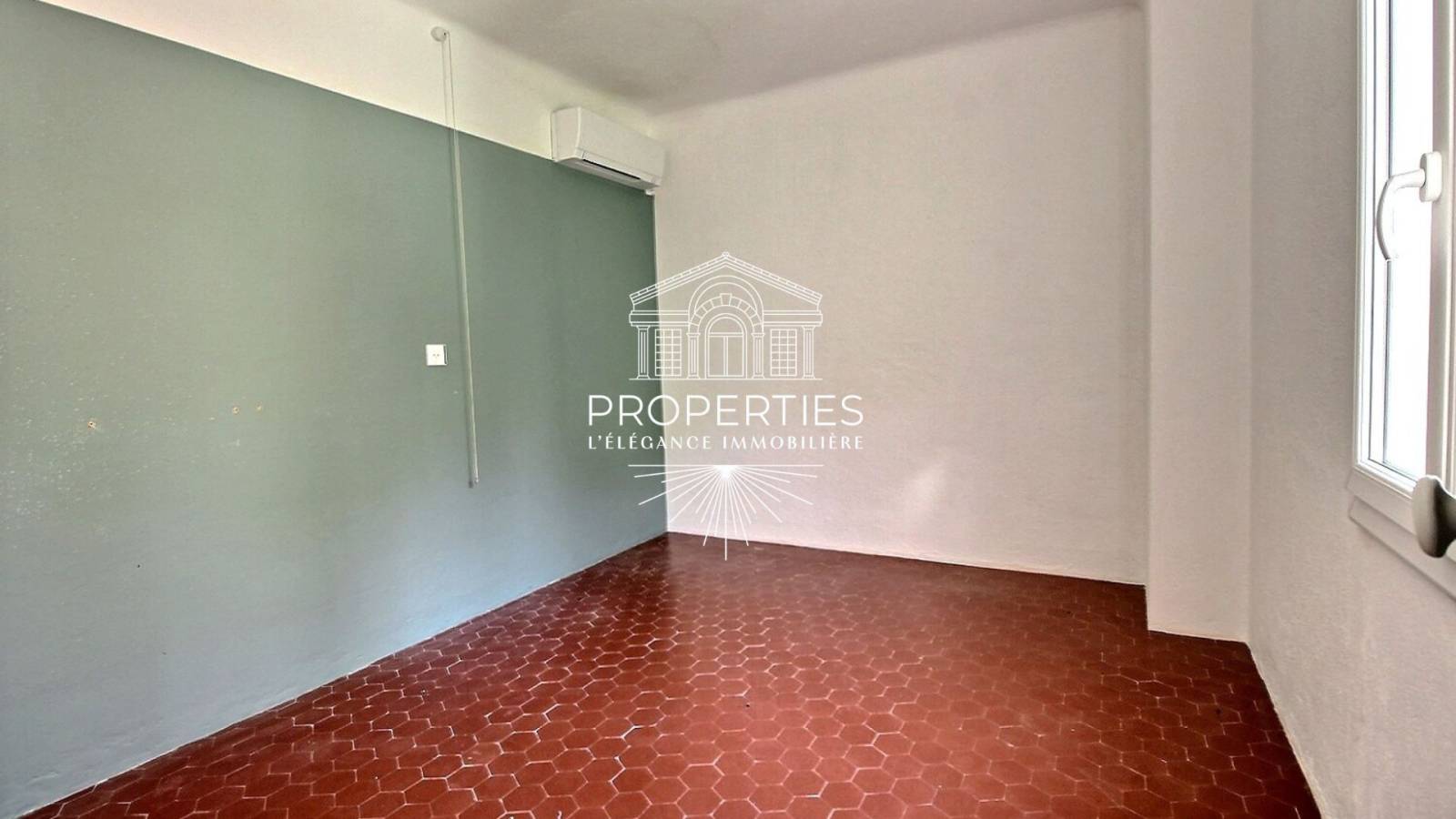 À vendre au Le Lavandou duplex T3 de 62 m² avec dépendance extérieur et stationnement dans environnement calme