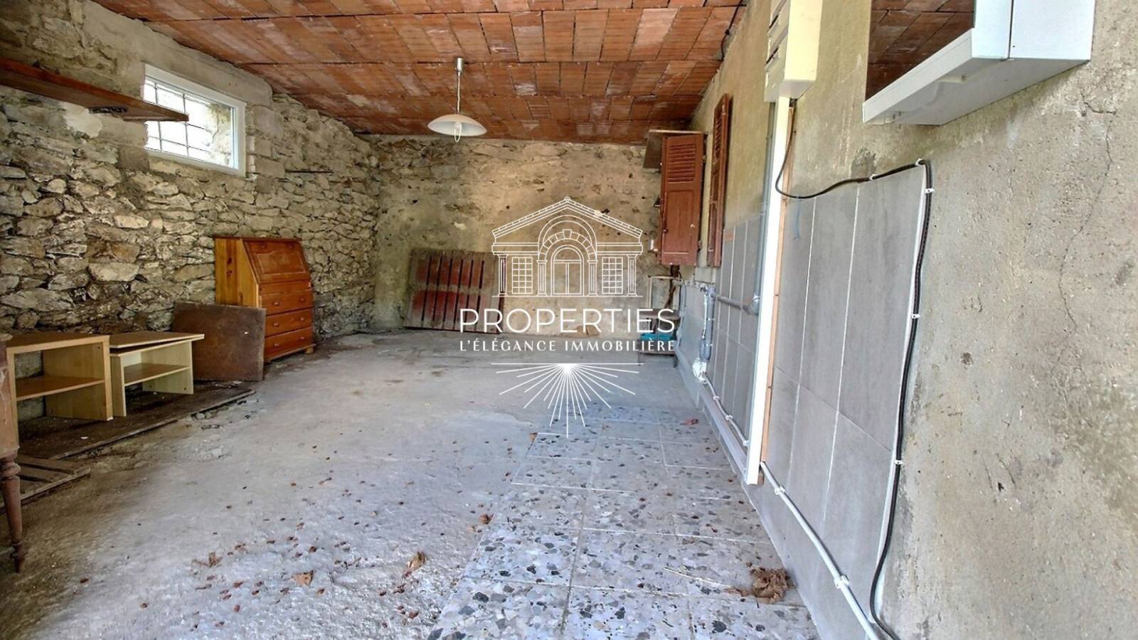 Bormes Le Pin appartement T3 en duplex avec grande dépendance de 23 m²