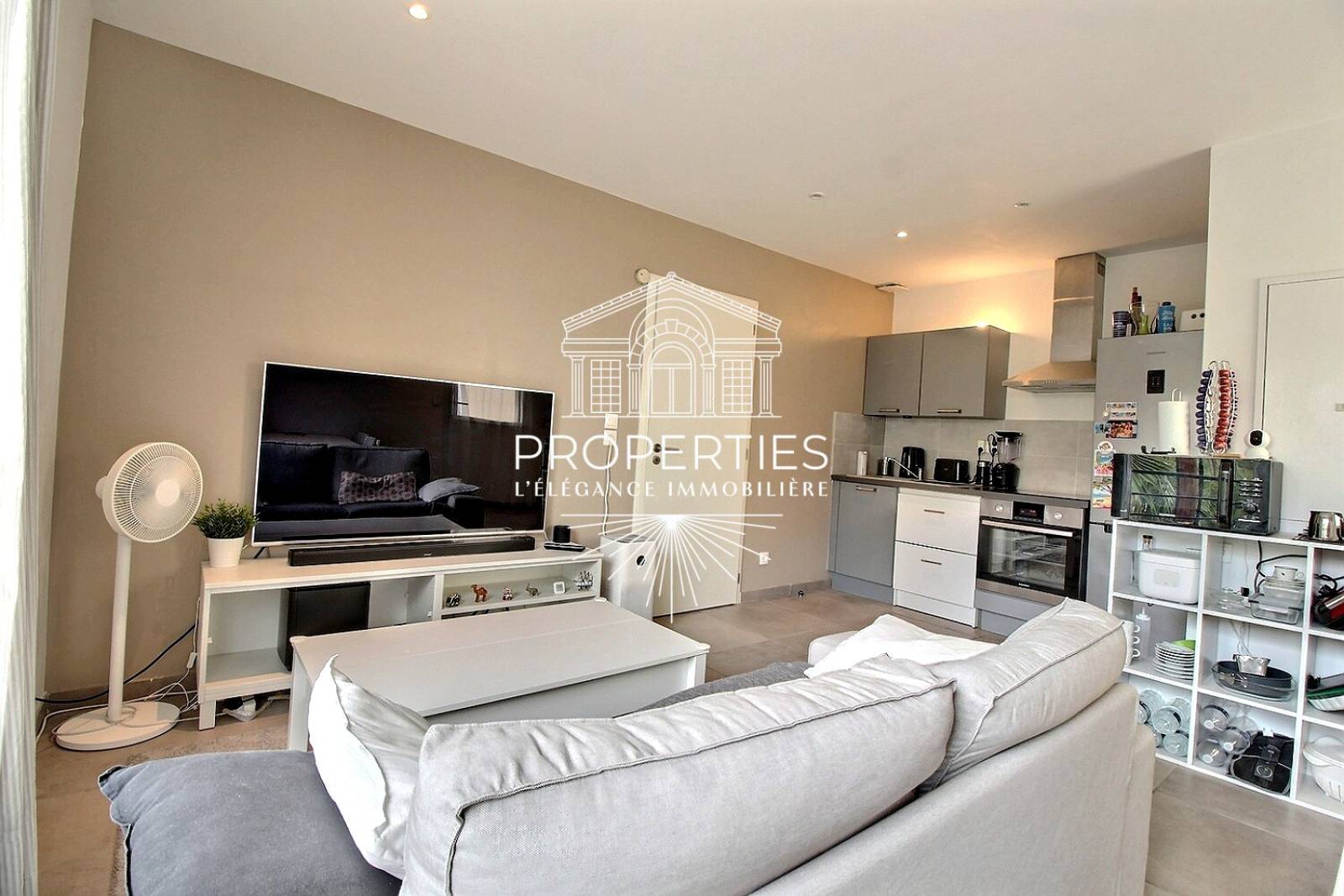 À vendre à Hyères (83), charmant appartement T2 lumineux dans résidence sécurisée du quartier Olbius Riquier