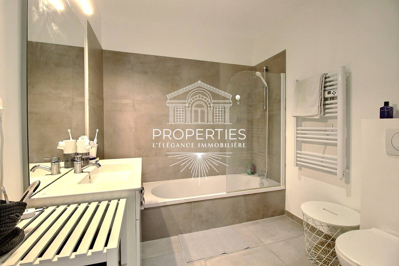 À vendre – Hyères, résidence sécurisée proche centre-ville