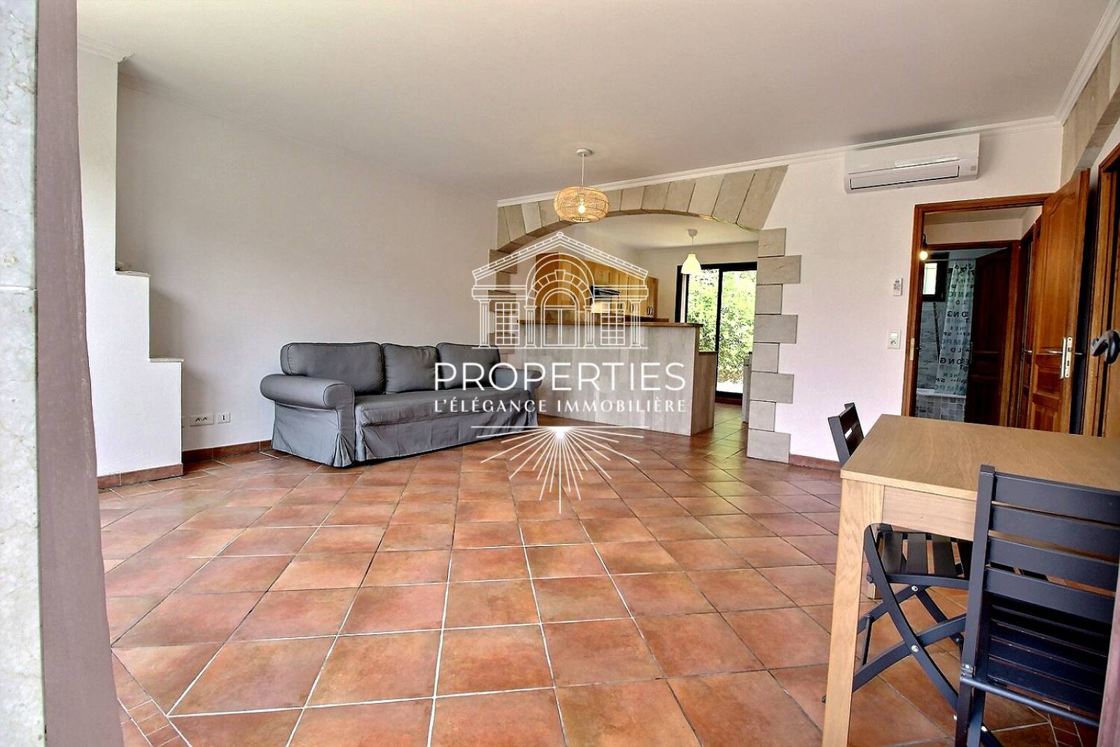 À louer appartement T3 avec garage et terrasses à Bormes-les-Mimosas