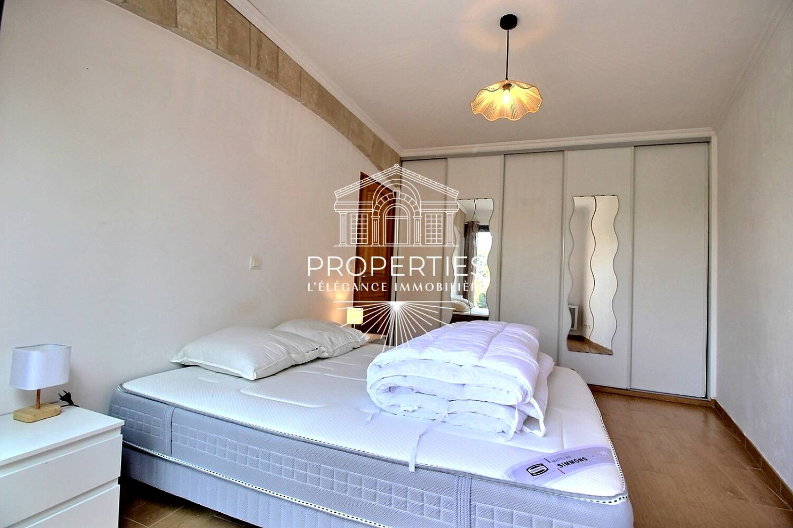 À louer T3 lumineux avec deux terrasses secteur Gaou Bénat Bormes-les-Mimosas