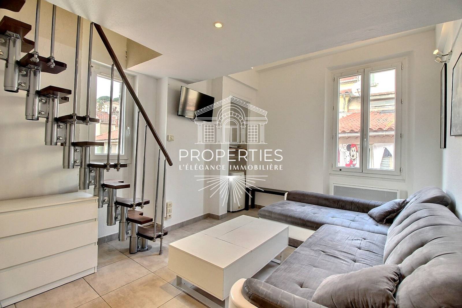 À vendre charmant T2 fonctionnel sans travaux au cœur de Hyères idéal investissement locatif