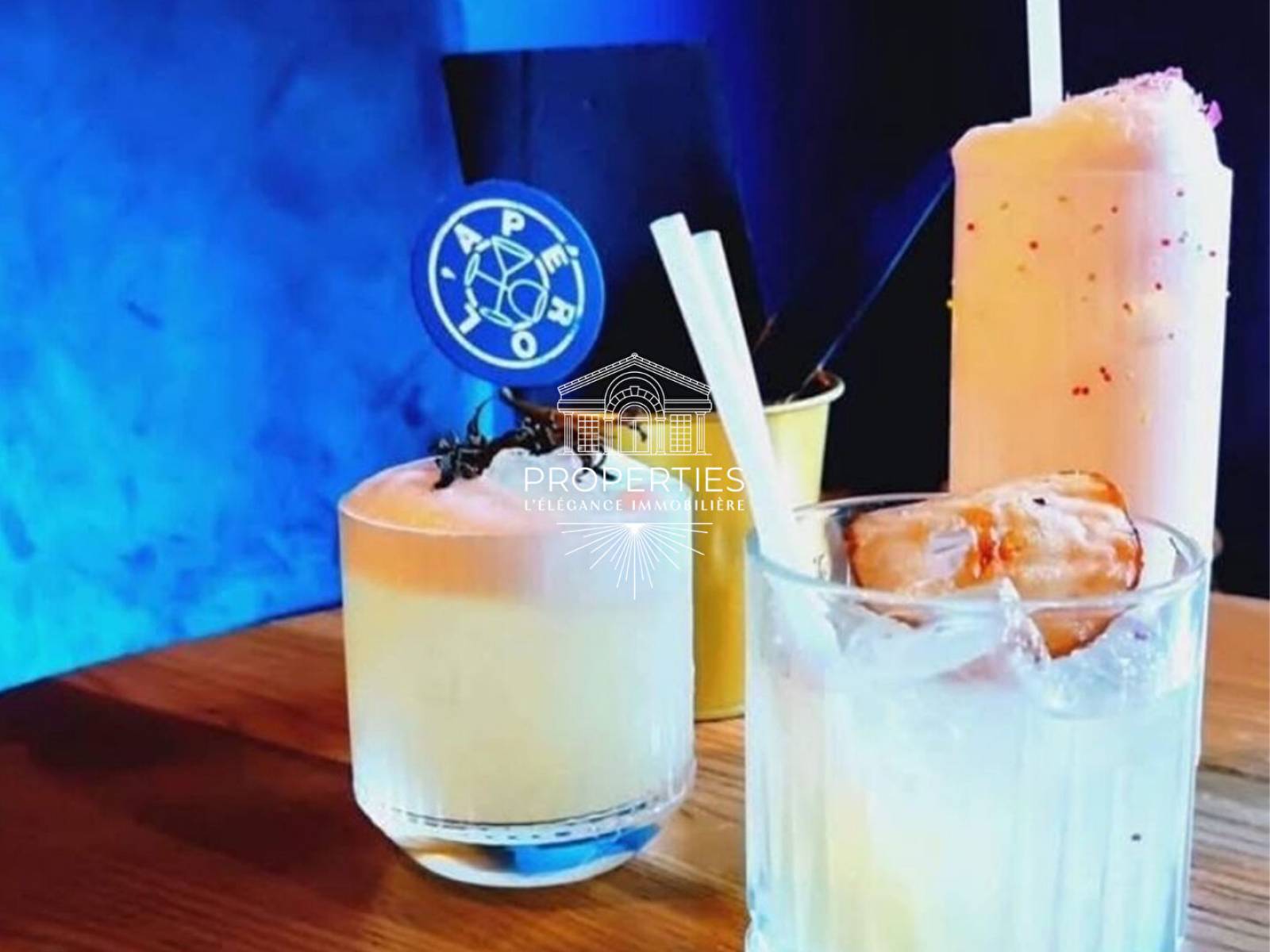 À vendre à La Garde : opportunité rare, débit de boisson renommé, terrasse sous les platanes et bail neuf.