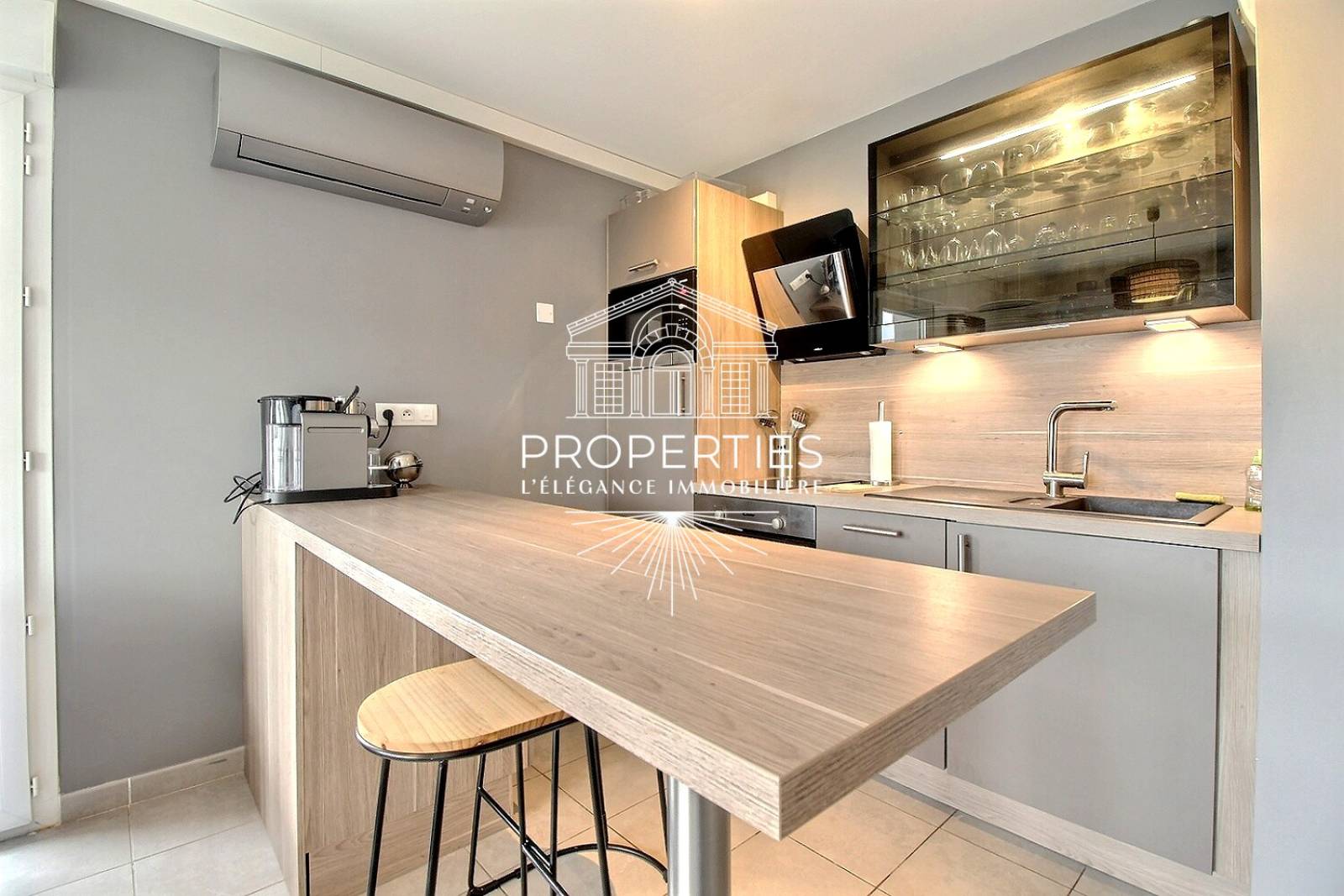 À VENDRE logement T3 fonctionnel avec belle pièce de vie et terrasse ensoleillée à Cogolin