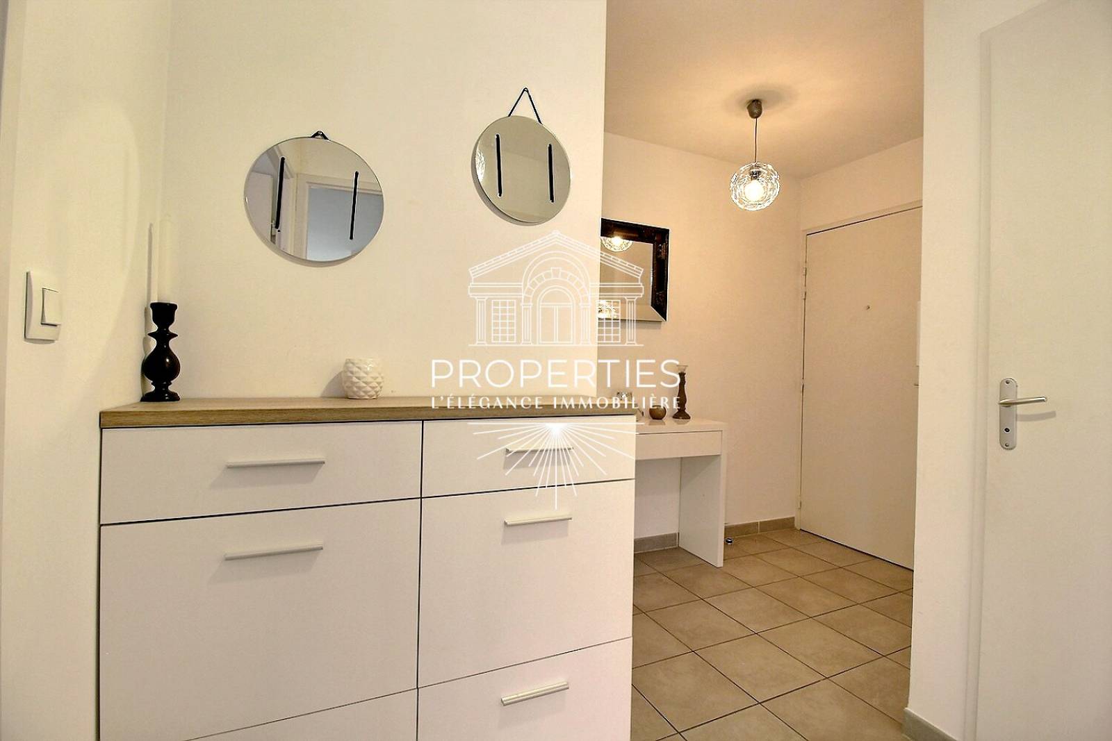 À VENDRE habitation T3 moderne en angle avec extérieur et stationnement sécurisé à Cogolin