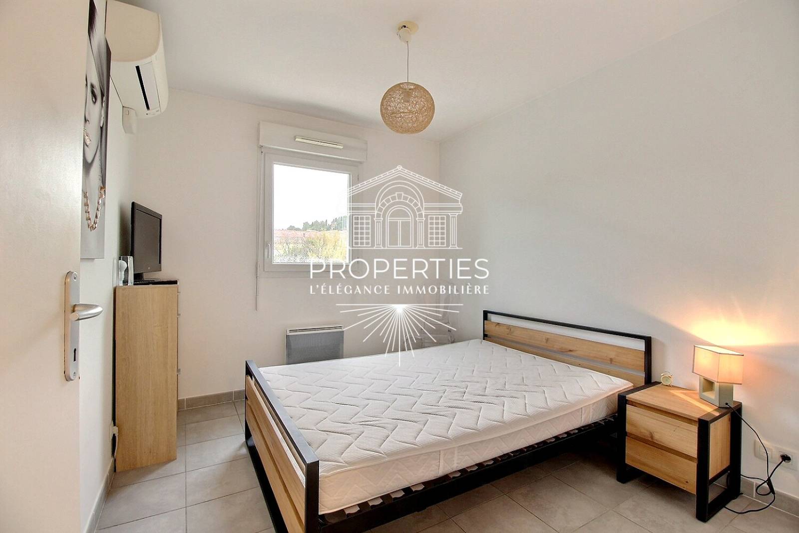 À VENDRE appartement T3 récent avec cuisine équipée, terrasse plein Sud et garage à Cogolin