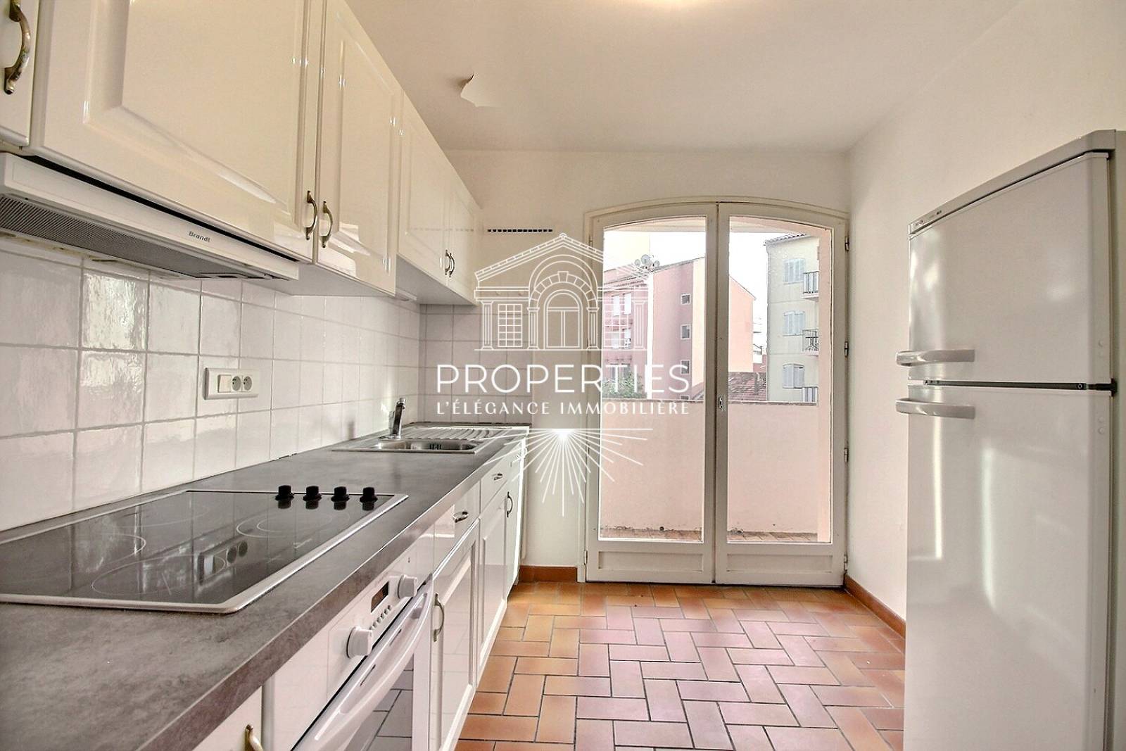 À VENDRE appartement T3 climatisé avec ascenseur, cave et situation recherchée en centre-ville de Sainte-Maxime