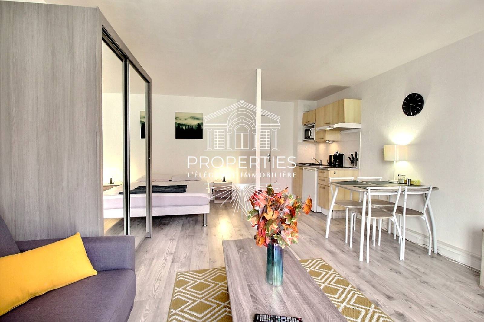 À VENDRE appartement T3 avec cuisine équipée, terrasse ensoleillée et garage sécurisé à Sainte-Maxime