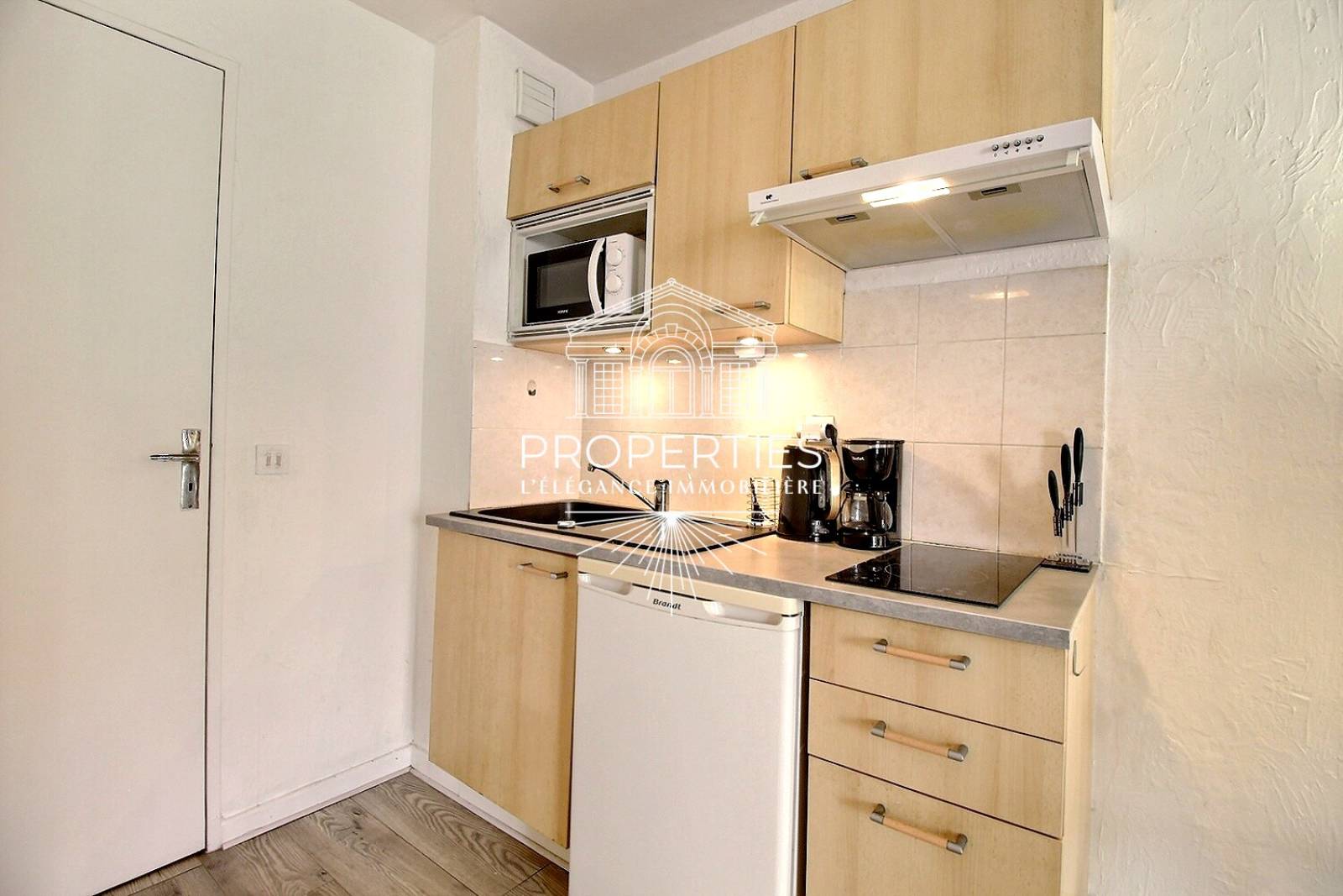 À VENDRE habitation T3 moderne en angle, proche commodités et confortable à Sainte-Maxime