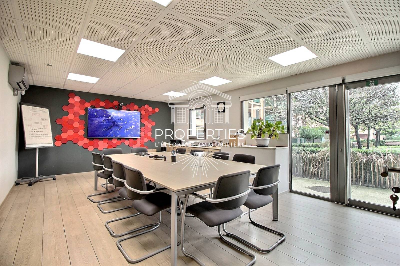 À vendre bureaux centre-ville Cogolin résidence sécurisée