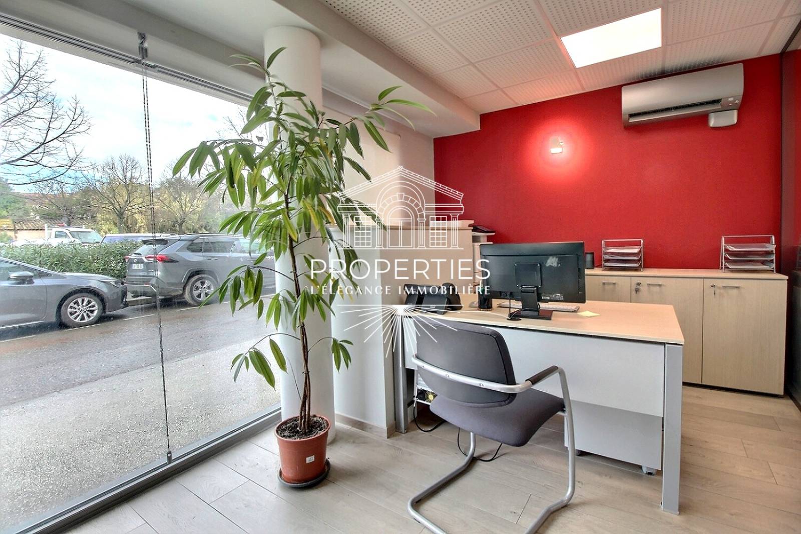 À vendre bureaux avec parking sous-sol Cogolin