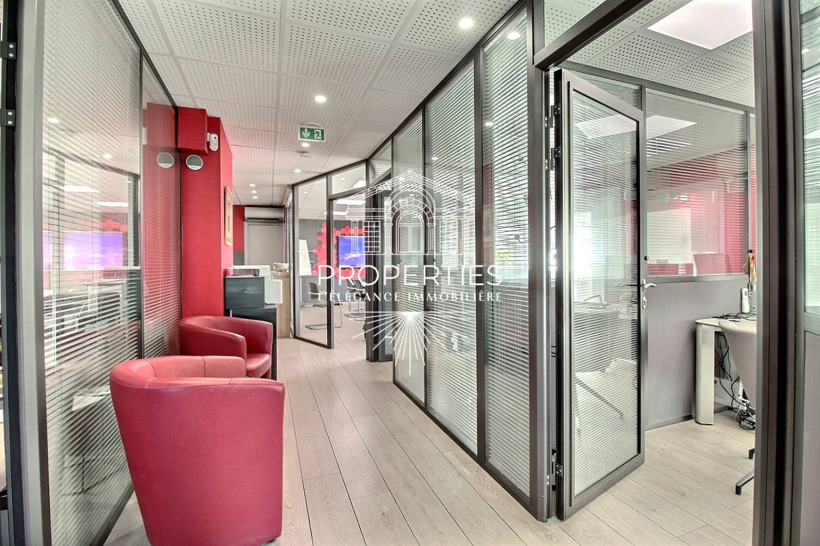 À vendre bureaux libres sans pas de porte Cogolin