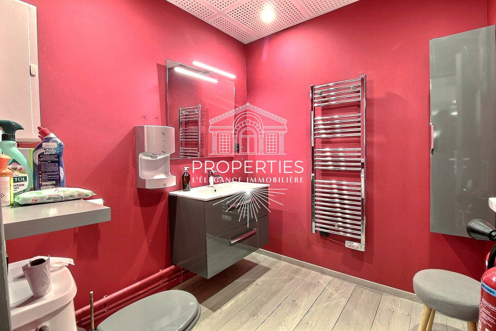 À vendre bureaux avec deux lots Cogolin