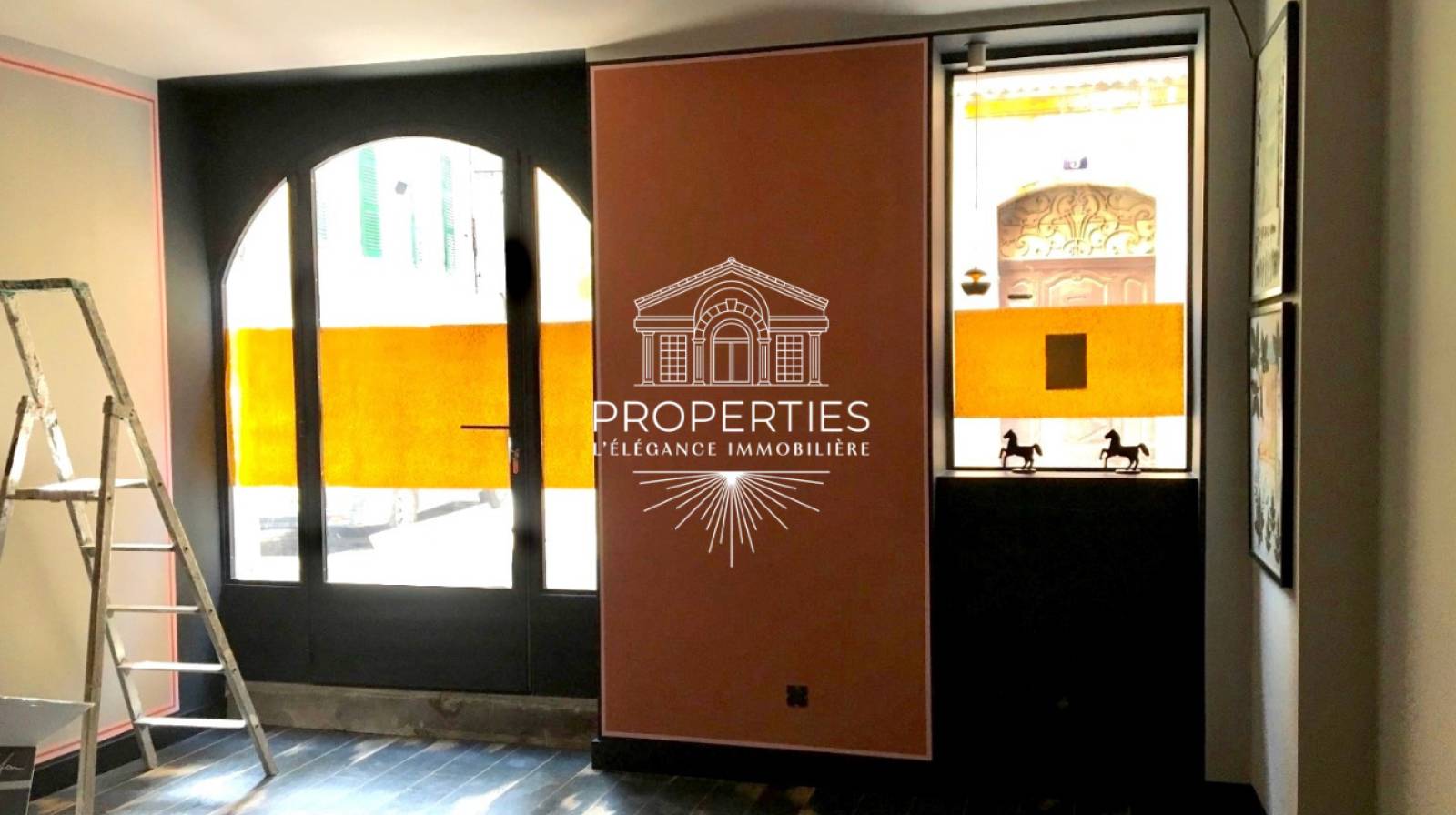 À VENDRE murs commerciaux d’investissement situés en rez-de-chaussée dans le centre historique de Hyères