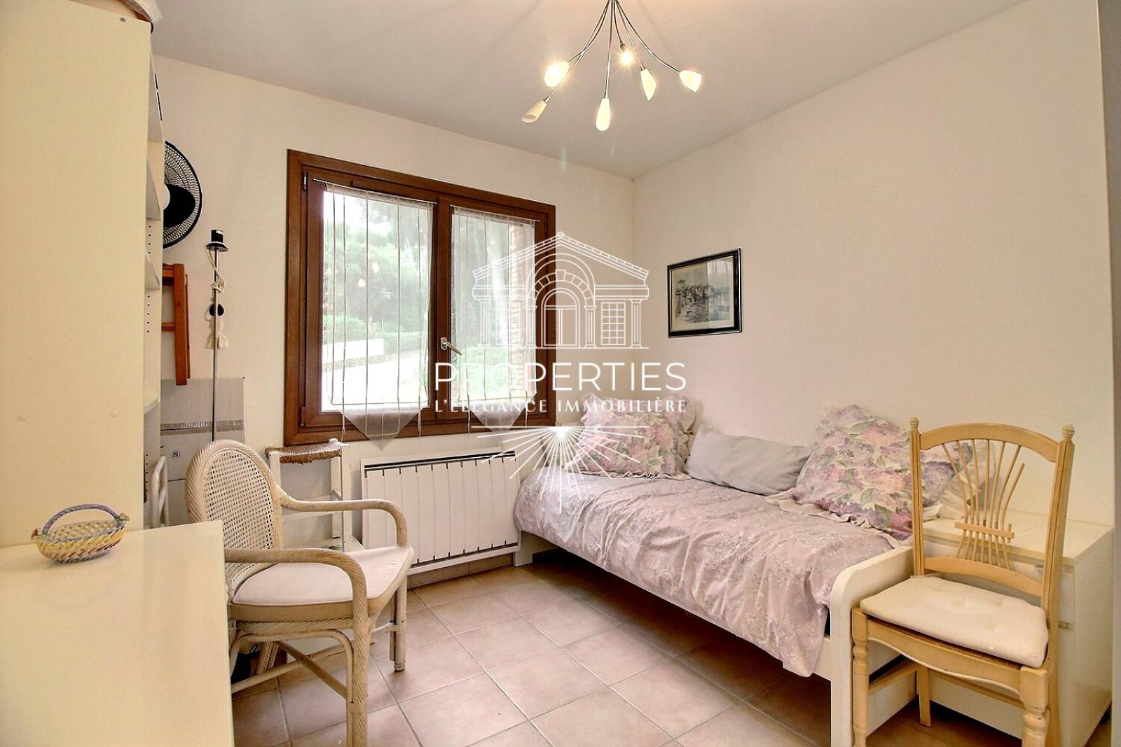 À vendre au Le Lavandou appartement traversant avec terrasse exposée sud et résidence avec équipements