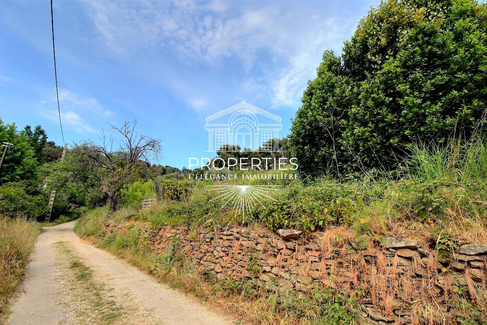 À vendre à Bormes-les-Mimosas terrain rare de 875 m² dans secteur recherché à quelques minutes à pied des commodités
