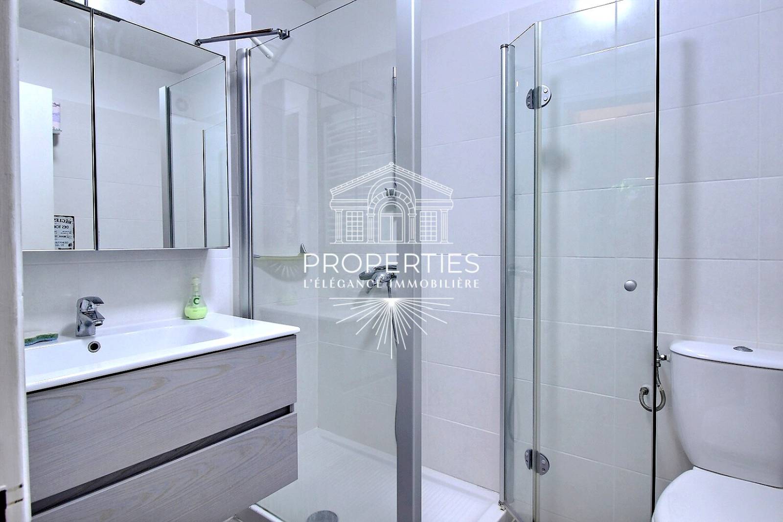 À VENDRE opportunité rare au Lavandou, studio avec ascenseur dans résidence sécurisée et gardiennée