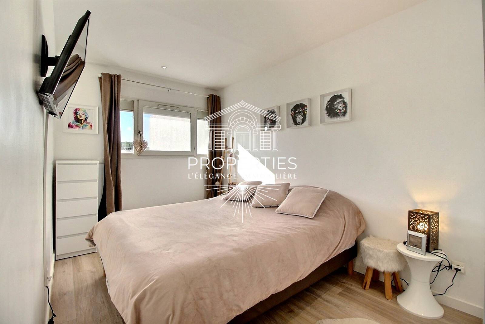 À vendre au Lavandou, T3 clé en main de 66 m² dans résidence fermée avec parking et cave