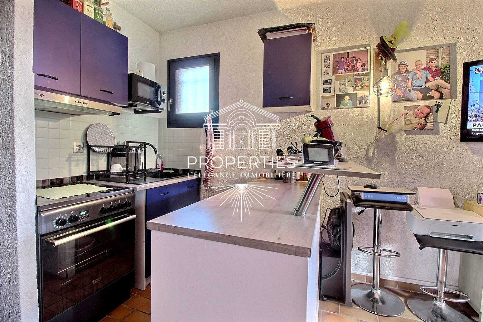 À vendre studio parfaitement situé avec parking privé dans résidence fermée à Bormes-les-Mimosas