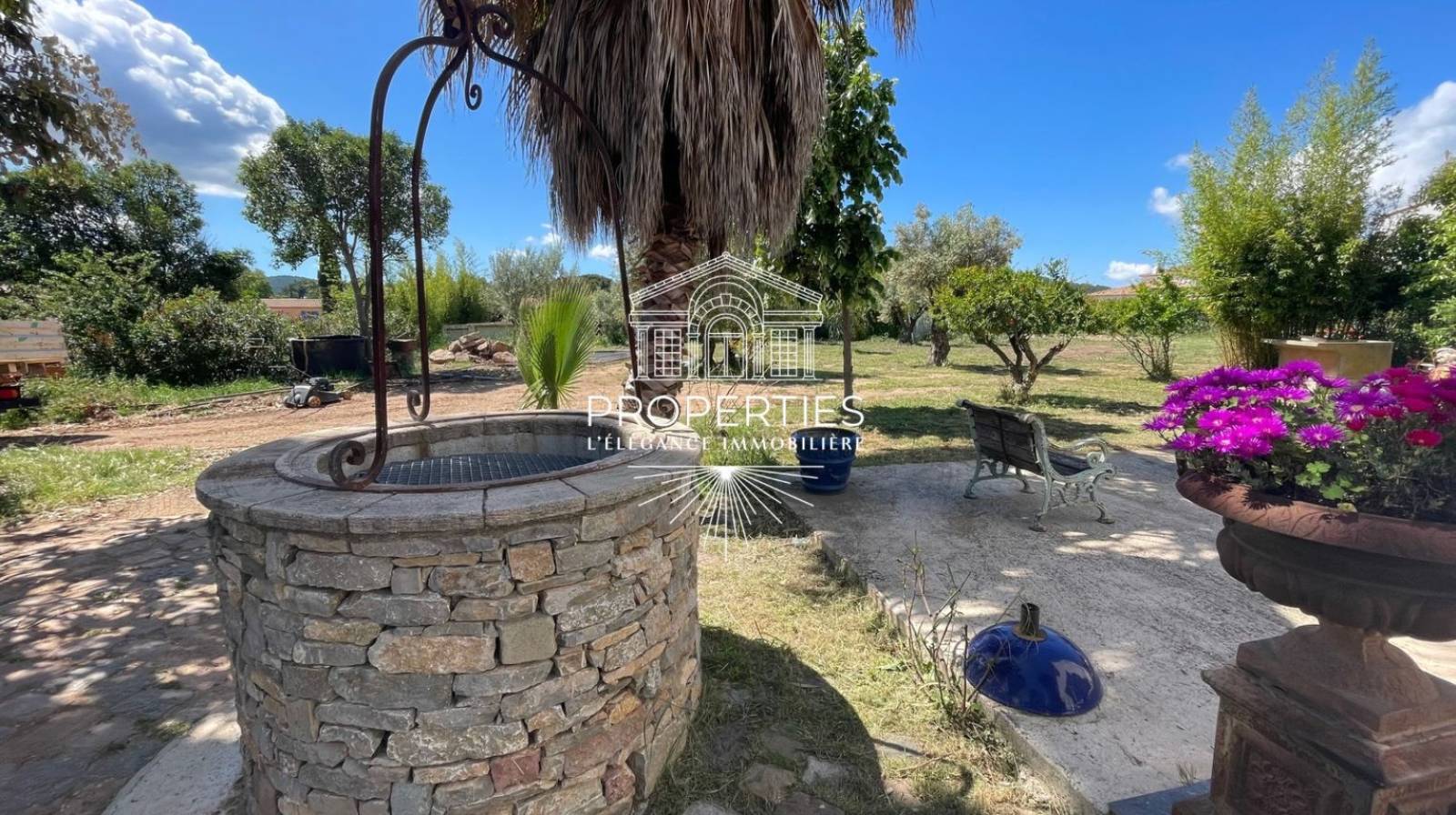 À vendre à Carnoules maison avec grand terrain piscine pool house et fort potentiel