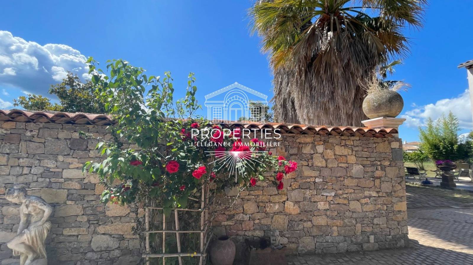 À vendre à Carnoules propriété avec grand espace de vie lumineux et extérieur aménagé
