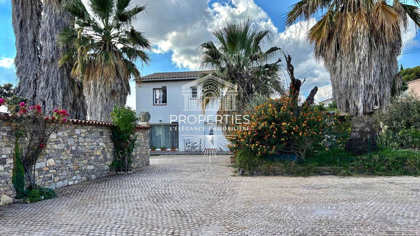 À VENDRE maison de charme sur terrain en zone UBA proche gare, écoles et commodités