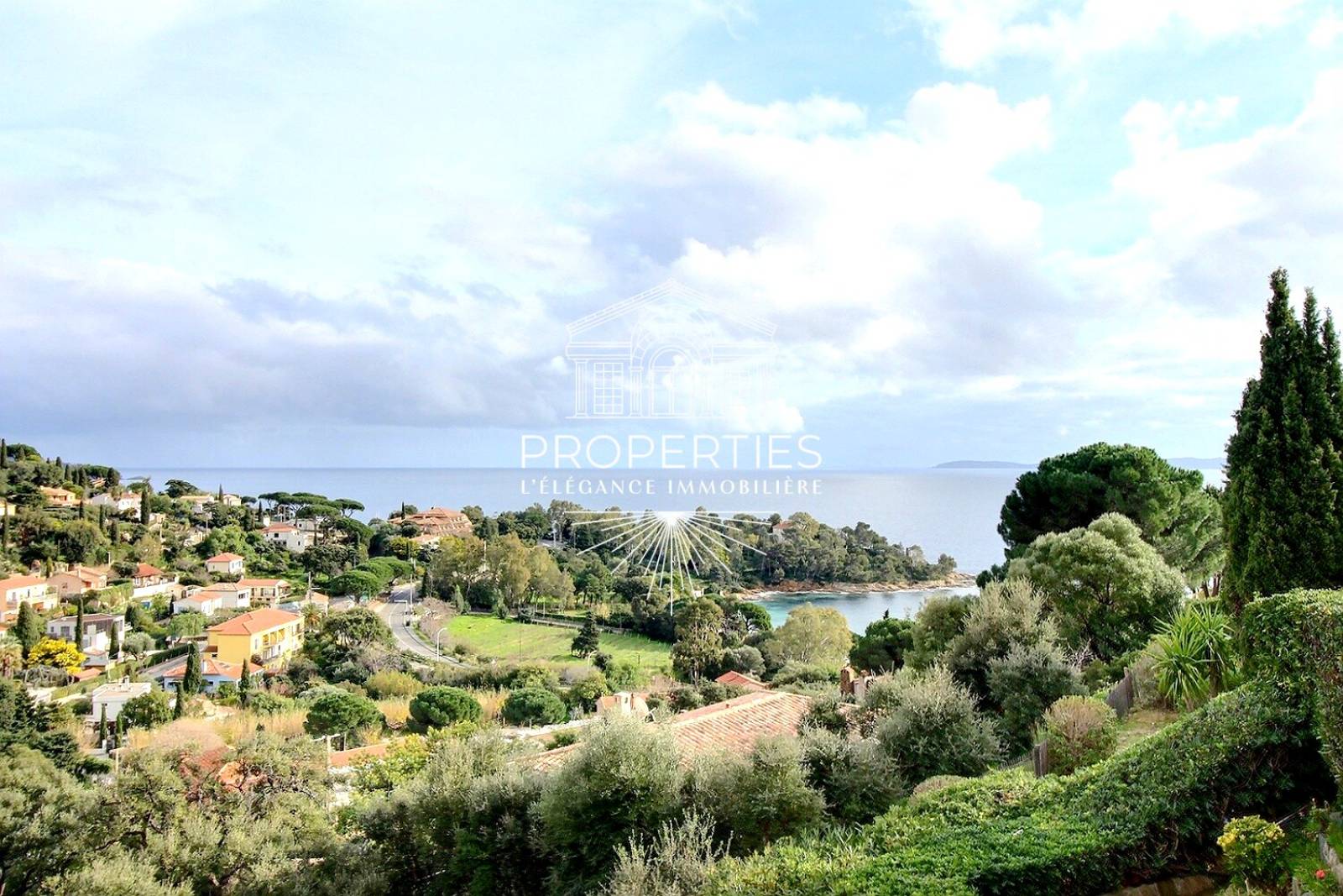 À VENDRE appartement rare à La Fossette au Lavandou avec vue mer et prestations recherchées