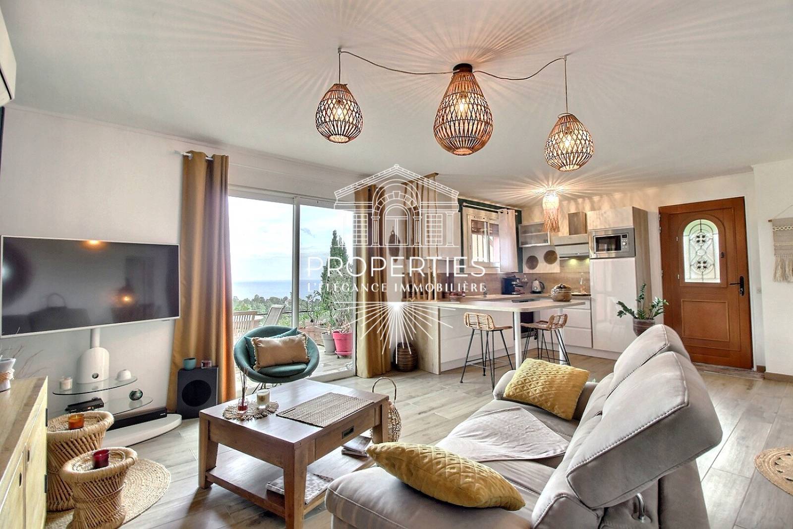 À VENDRE bien rare au Lavandou appartement climatisé avec terrasse de 40 m² et vue mer