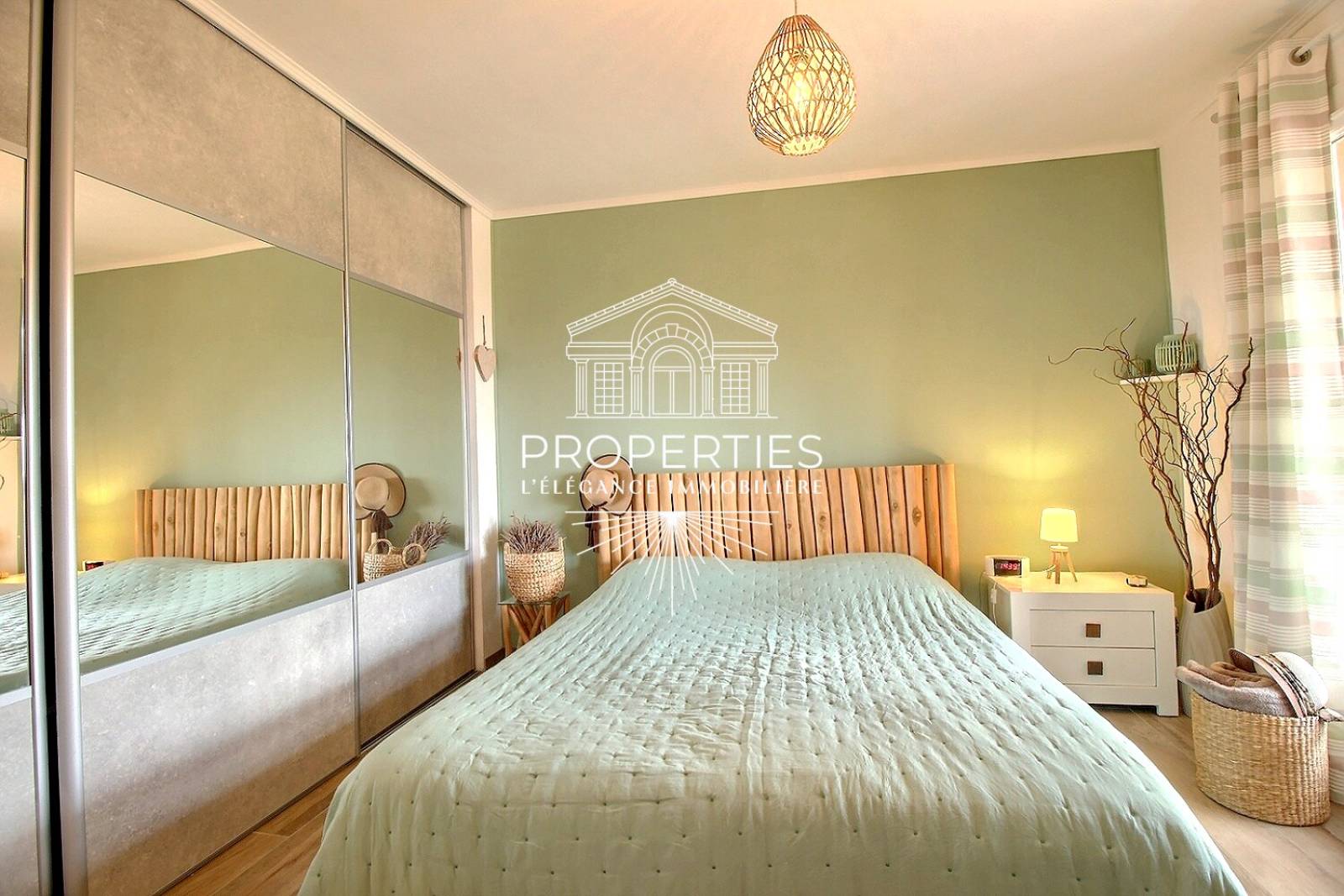 À VENDRE appartement de standing au Lavandou avec garage et panorama unique sur La Fossette