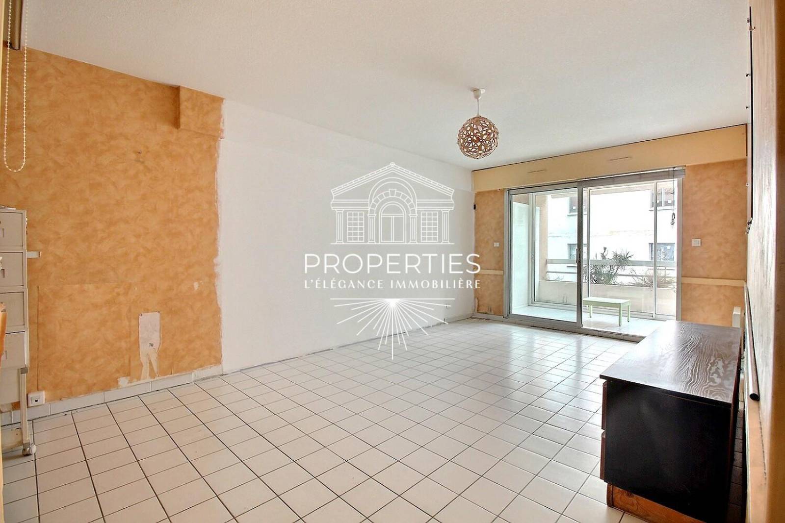 À VENDRE appartement de 58 m² à Bormes-les-Mimosas idéal habitation ou profession libérale