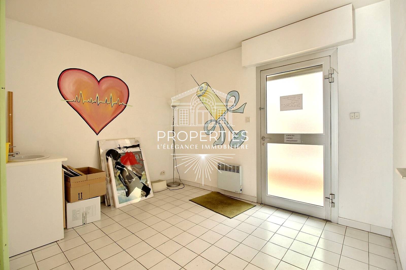 À VENDRE appartement lumineux à Bormes-les-Mimosas anciennement exploité en profession libérale