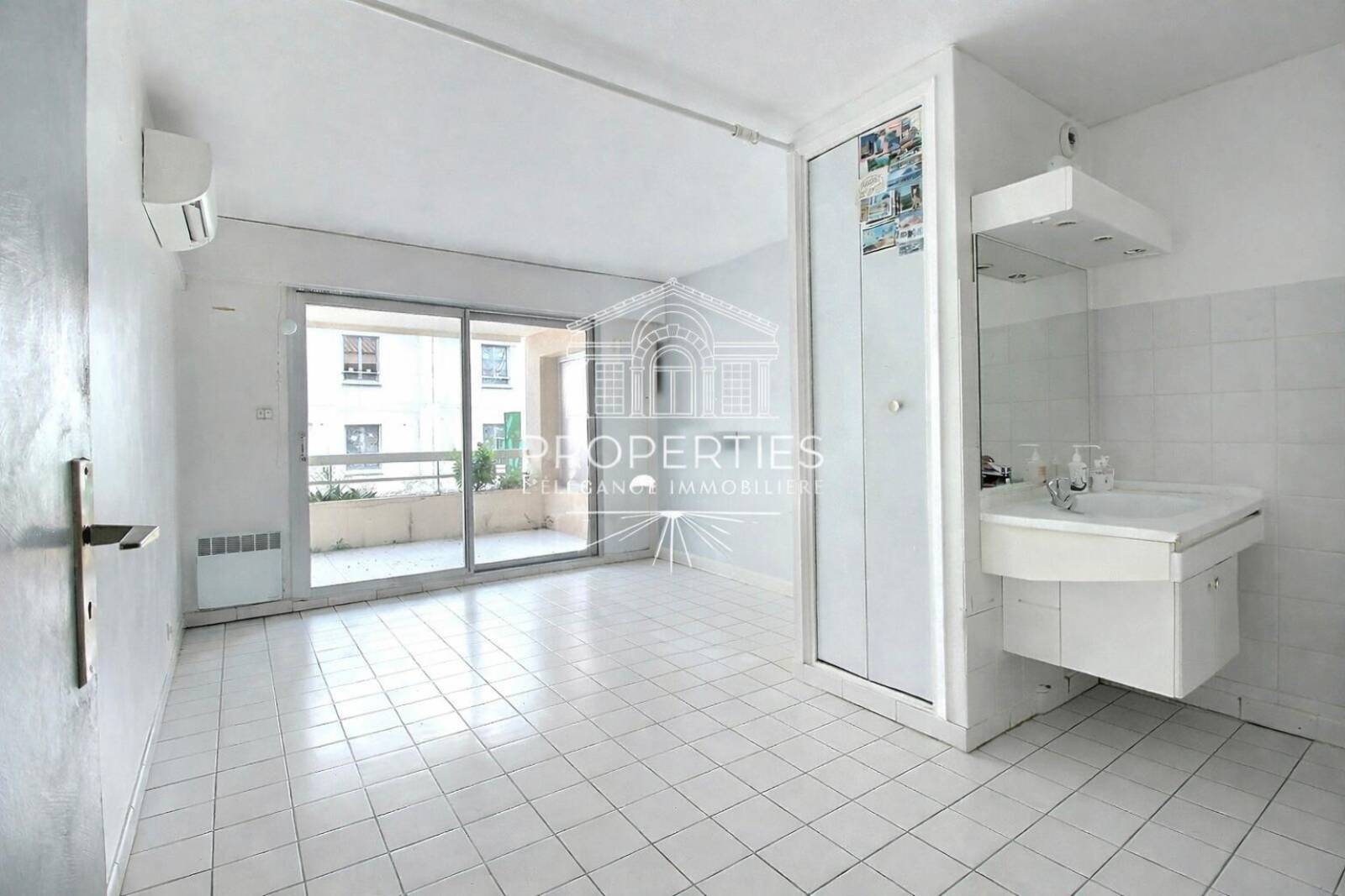 À VENDRE appartement à Bormes-les-Mimosas offrant fort potentiel d’aménagement après rénovation