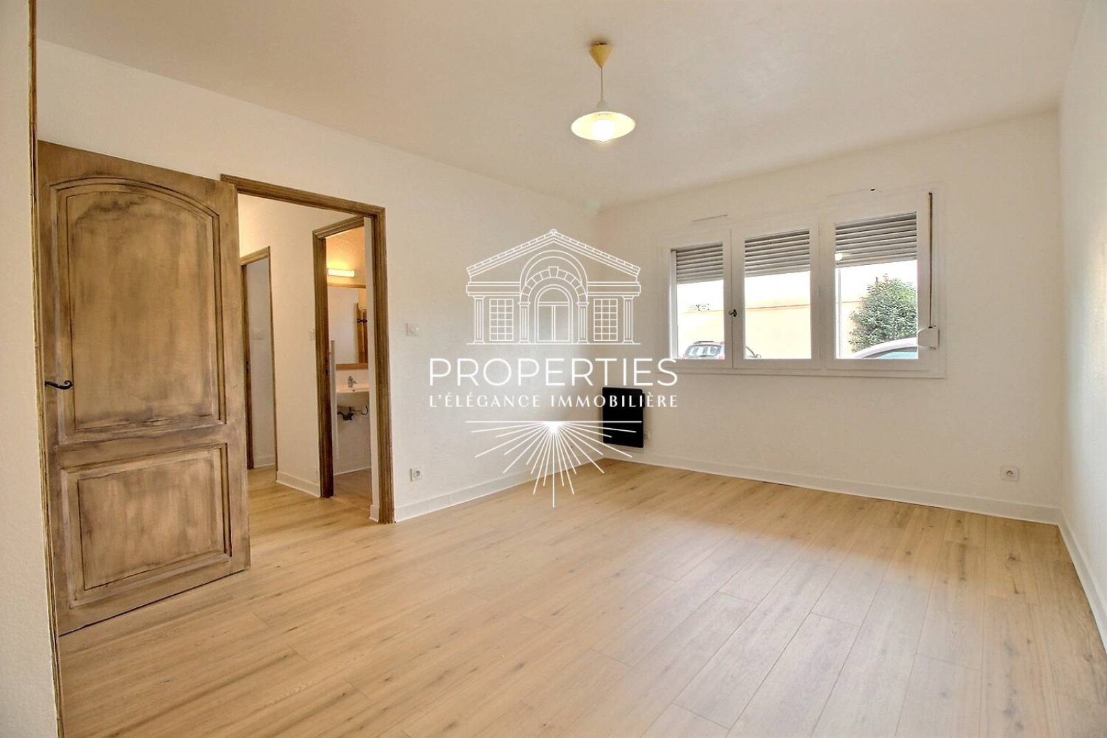 Habitation à vendre à La Londe-les-Maures, T2 refait à neuf proche commodités