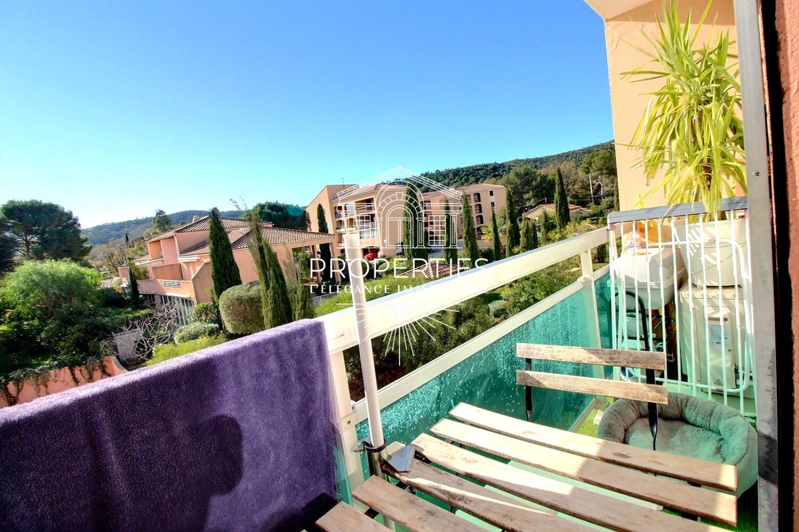 Disponible à la vente studio avec balcon exposé Sud-Est idéal pied-à-terre à Bormes-les-Mimosas