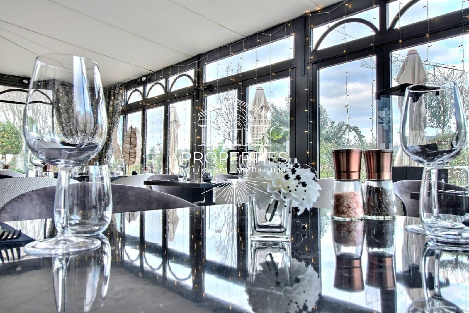 À VENDRE fonds de commerce restaurant clé en main bénéficiant d’une forte notoriété à La Londe-les-Maures